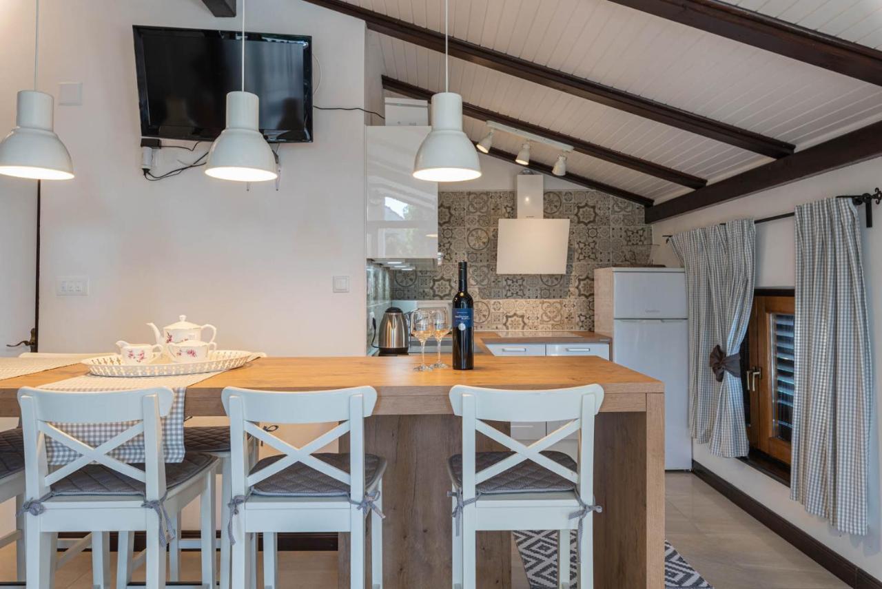 Apartments Fijan Драге Екстериор снимка